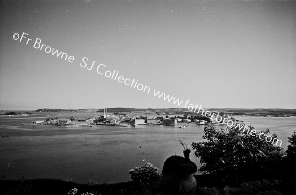 EVENING VIEW OF HAULBOWLINE FROM FORT VILLAS